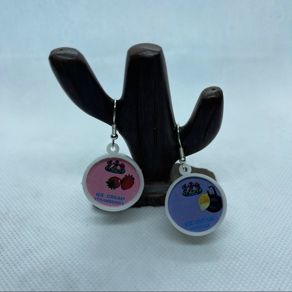 Handmade Vintage Ice Cream Tub Snack Charm Earrings Strawberry and Vanilla - Picture 1 of 3